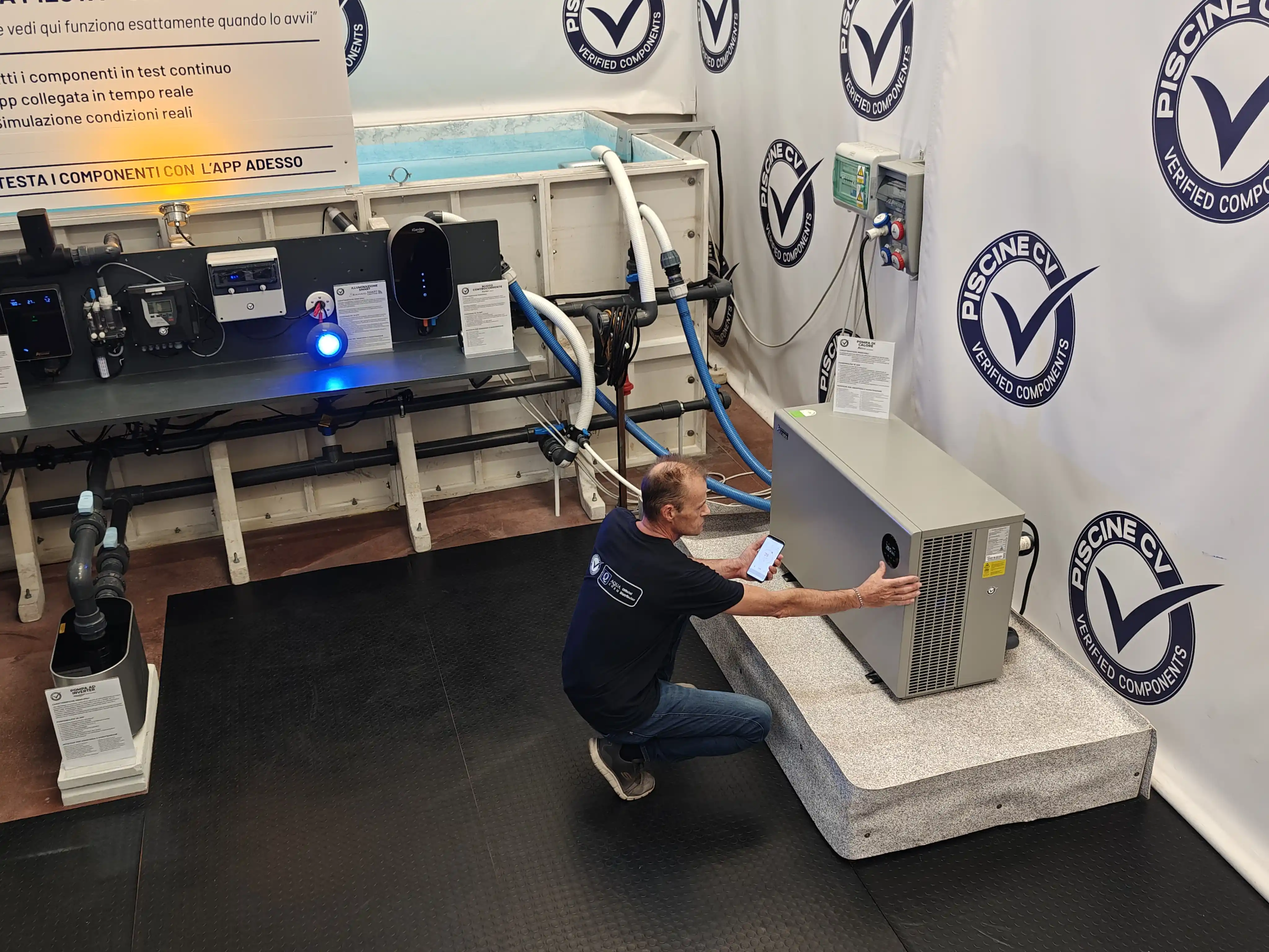 Tecnico Piscine CV con app e componente nel Centro Testing
